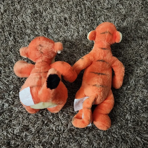 Disney Store Tigger Plushie Bundle - Picture 3 of 4